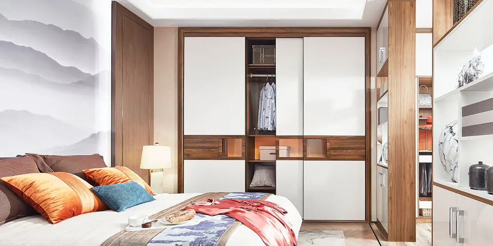 Custom Wardrobe with 3 Sliding Door OBW22-005